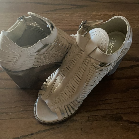 Sandals - Picture 4 of 5